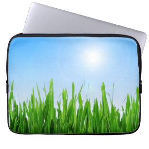 Grünes Gras Blauer Himmel Benutzerdefinierter Text Laptopschutzhülle