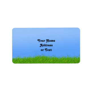 Grünes Gras und blauer Himmel Hintergrund Adressaufkleber