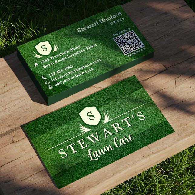 Grünes Grasrasen und Wappen für das Landschaftsbil Visitenkarte (Green Grass Lawn & Landscaping Monogram Crest Business Card)