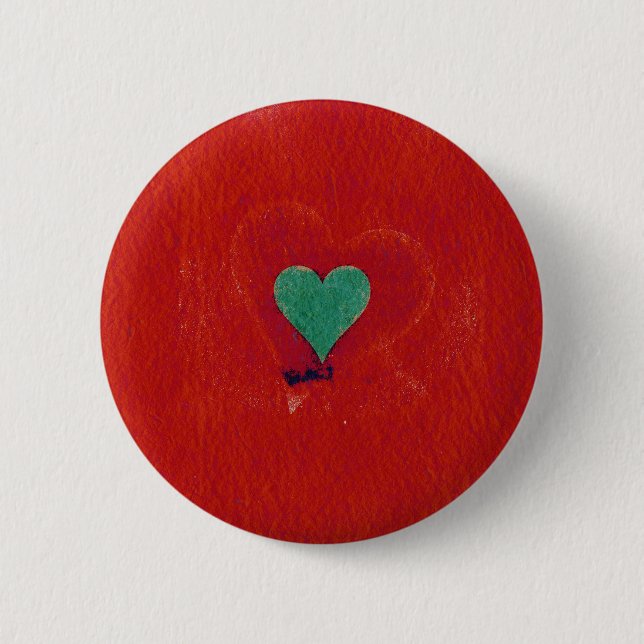 Grünes Herz auf rotem Grunge Hintergrund Button (Vorderseite)
