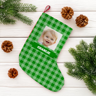 Grünes Karo-Kind Foto & Name Gingham Rustikale Kar Kleiner Weihnachtsstrumpf