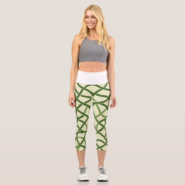☘️ Grünes keltisches Muster in Interlacen🍀 Capri Leggings (Vorderseite)
