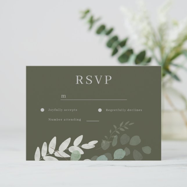 Grünes Leaf Olive Wedding RSVP Karte (Stehend Vorderseite)