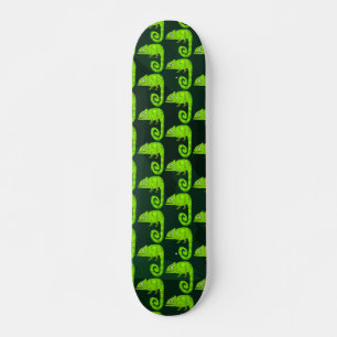 Grünes niedliches Chamäleon Skateboard