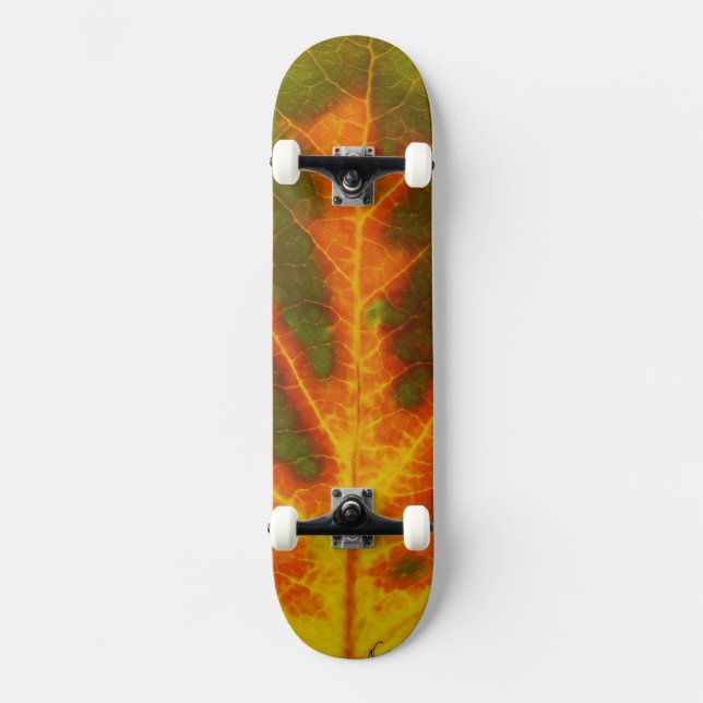 Grünes Orange und gelbes Aspen Leaf #1 Skateboard (Vorderseite)