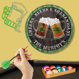 Grünes rustikales Holz Cheers Beers and Shenanigan Dartscheibe