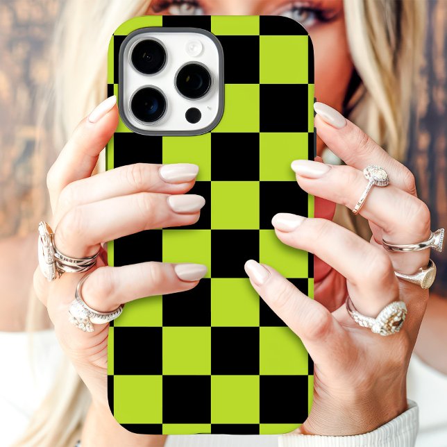 Grünes schwarzes Schachbrett Case-Mate iPhone Hülle (Von Creator hochgeladen)