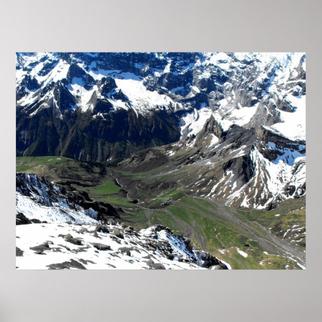 Grünes Tal nahe dem Schilthorn Poster (Vorne)