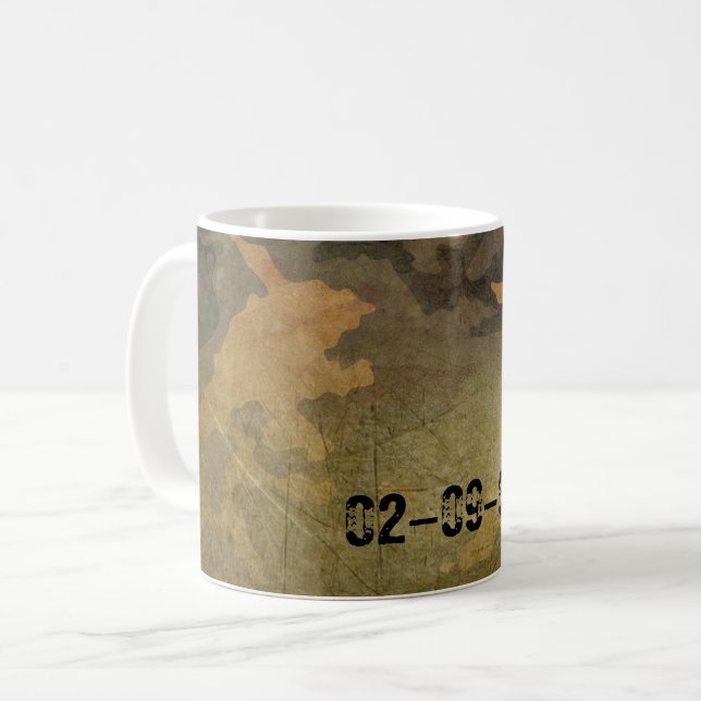 Grünes Tarnmuster vintage V2.0 Kaffeetasse (Vorderseite Links)