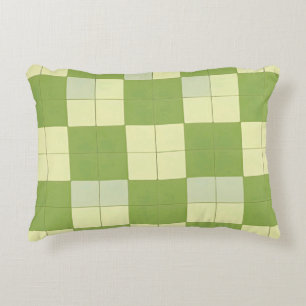 Grünes und cremefarbenes Schachbrettmuster Dekokissen