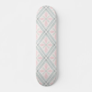 Grünes und rosa pastellfarbenes Diamantmuster Skateboard
