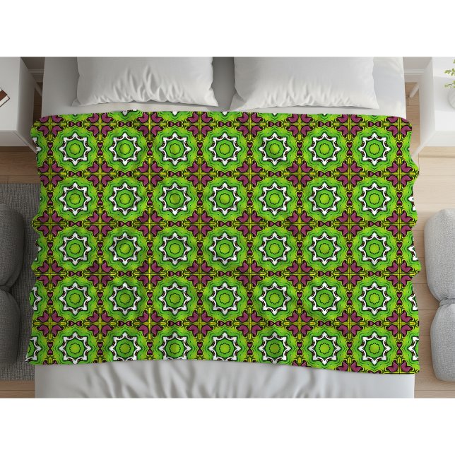 Grünes und violettes geometrisches Mandala-Muster Fleecedecke (Von Creator hochgeladen)