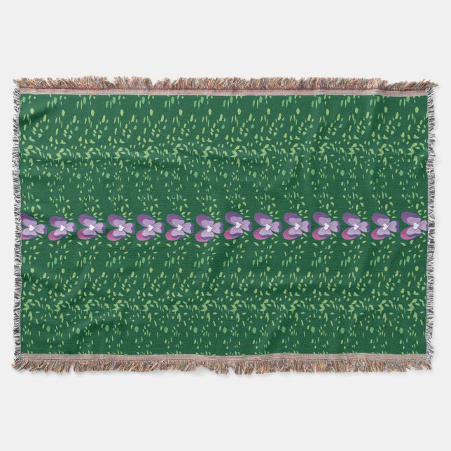Grünes Vintage-Blumenmuster mit Veilchen Tapete Decke (Vorderseite)