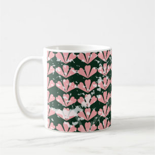 Grunge Herzen und Blume Muster. Kaffeetasse