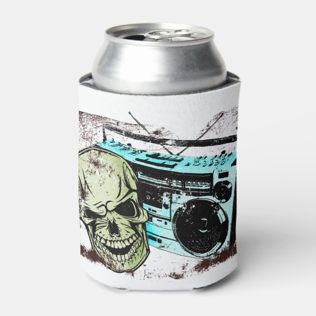 Grunge Schädel hören auf eine Retro-80er-Boom-Box  Dosenkühler (Kanne Vorderseite)