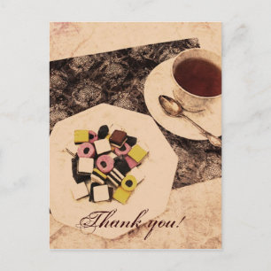Grunge-Süßigkeiten und ein Tasse Tee Dankeschön-Ka Postkarte