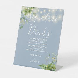 Grünlichte Lichter Dusty Blue Signature Drinks Sockelschild