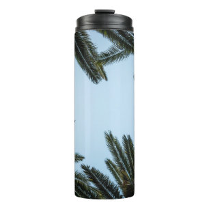 GRÜNPALMBAUM UNTER WEISSEM HIMMEL THERMOSBECHER