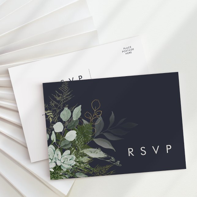 Grünpflanzen und Goldleaf | Dark Navy Wedding RSVP Postkarte (Von Creator hochgeladen)