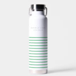 Grünstreifen Trendy Moderne Minimal einfaches Wass Trinkflasche<br><div class="desc">Minimalistisches Design in Grün auf einem knalligen,  weißen Hintergrund. Der Text kann einfach für ein einzigartiges Design angepasst werden!</div>