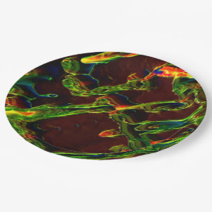 Grüntöne, die in Flammen entwässert werden Pappteller