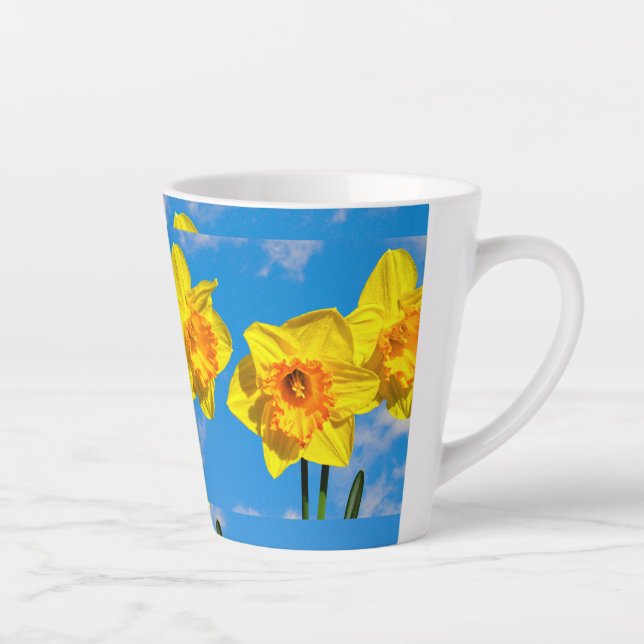 Gruppe der Daffodils Goldmedaille-Blume Milchtasse (Rechts)
