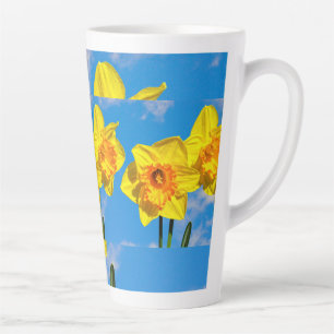 Gruppe der Daffodils Goldmedaille-Blume Milchtasse