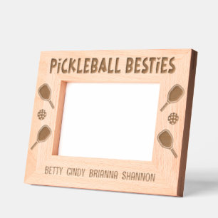 Gruppe der weiblichen Freunde Pickleball Besties Geätzte Rahmen