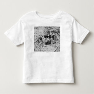 Gruppe Männer außerhalb einer Bergwerk-Fotografie Kleinkind T-shirt