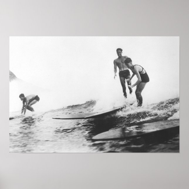 Gruppe Surfer in Honolulu, Hawaii Surfing Poster (Vorne)
