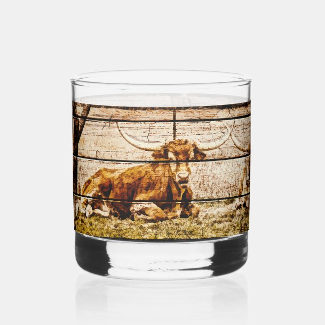 Gruppe von Langhaarn, die in felsenfestem Holz leb Whiskyglas (Vorderseite)