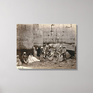 Gruppieren Sie Fotografie im Hall der Spalten, Leinwanddruck