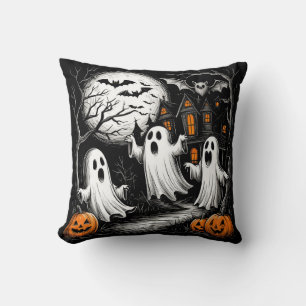 Gruselige Halloween-Szene mit Geistern Kissen