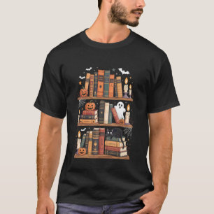 Gruselige Katze liest auf verzauberten Bücherregal T-Shirt