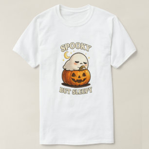 Gruseliger aber schläfriger süßer Geist-Kürbis Hal T-Shirt