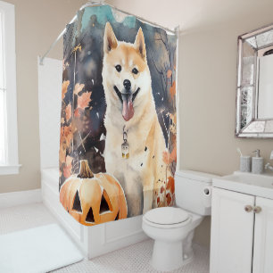 Gruseliger Akita mit Kürbissen Halloween Duschvorhang