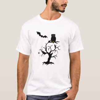 Gruseliger Baum mit Eule, Fledermaus und Spinne – T-Shirt