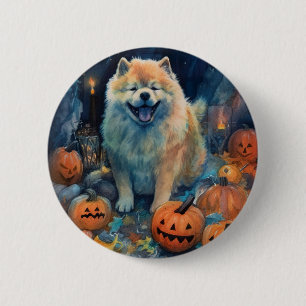 Gruseliger Chow Chow Halloween mit Kürbissen Button