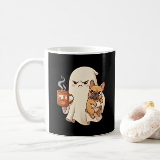 Gruseliger Geist Französische Bulldogge hält Kaffe Kaffeetasse