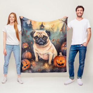 Gruseliger Halloween-Mops mit Kürbissen Fleecedecke