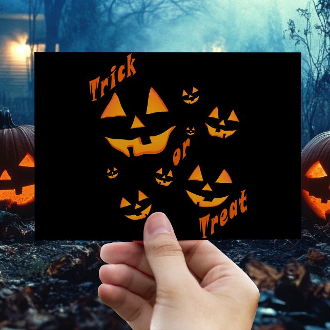 Gruseliger Schein: Kürbisgesicht und Süßes oder Sa Postkarte (Spooky Glow: Jack-O’-Lantern & Trick-or-Treat. Postcard)
