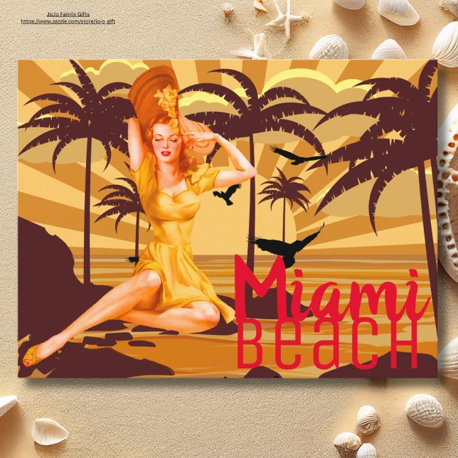 Gruß von Miami Beach wunderschön Vintag Postkarte (Trendy Miami sunsets beach with beautiful lady.)