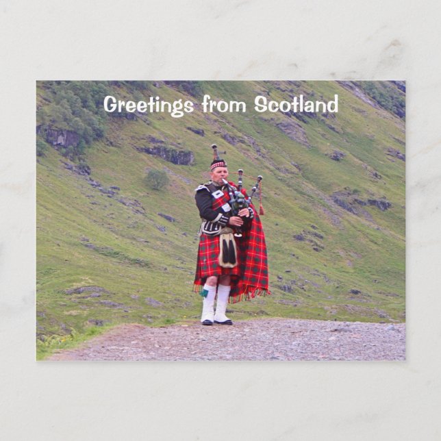Grüße aus Schottland: Lone Scottish bagpiper Postkarte (Vorderseite)