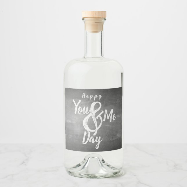 Grüße Jubiläum im Chalkboard-Look Alkoholflaschenetikett (Vorderseite)