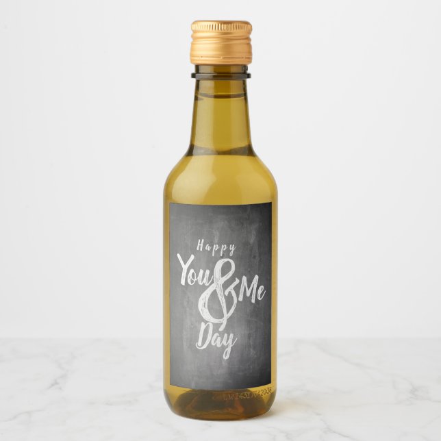 Grüße Jubiläum im Chalkboard-Look Weinetikett (Vorderseite)