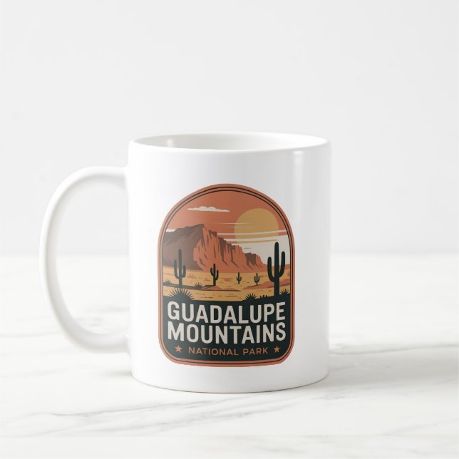 Guadalupe Mountains Retro-Wüsten-Reiseabzeichen Kaffeetasse (Links)
