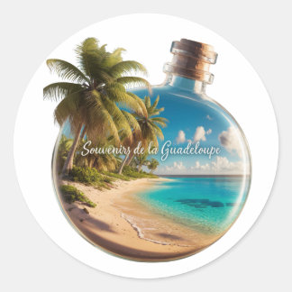 Guadeloupe-Flasche: Tropischer Strand Runder Aufkleber