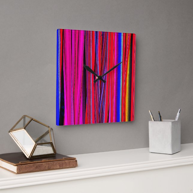 Guatemaltekische Gewebe: Schatz von Chicastenango Quadratische Wanduhr (Büro)