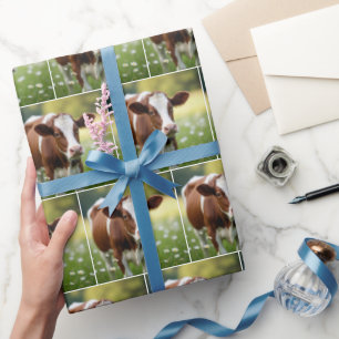 Guernsey-Kuh auf dem Gänseblümchenfeld Geschenkpapier