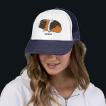 Guinea Pig Illustration Personalisiert Truckerkappe<br><div class="desc">Fügen Sie einen Namen oder Ihre eigene Nachricht hinzu,  um ein benutzerdefiniertes Mode-Accessoire zu erstellen,  das perfekt für Besitzer von Haustieren Guinea Schweinezüchtern ist. Dieser Hut zeigt eine realistische Style-Abbildung eines Guinea-Schweins und hat einen Platz,  um unten in marineblau Buchstaben Ihren eigenen Text hinzuzufügen.</div>